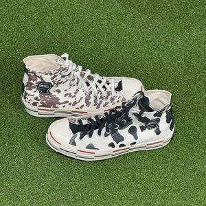 Platform cow print converse size 8.5